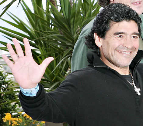 Diego Armando Maradona has the low '2D:4D digit ratio' in his right hand.