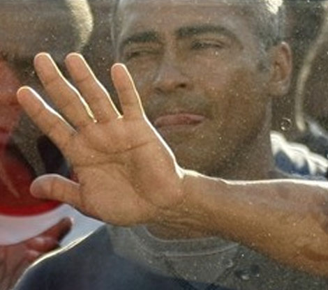 Romrio de Souza Faria has the low '2D:4D digit ratio' in his left hand.