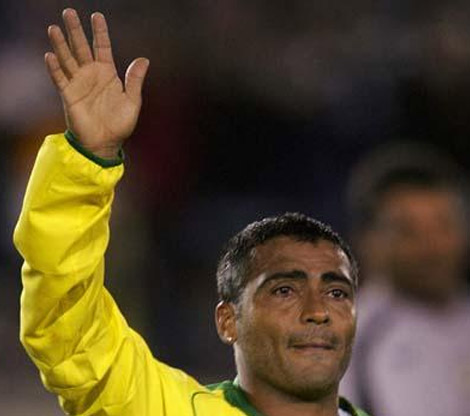 Romrio de Souza Faria has the low '2D:4D digit ratio' in his right hand.