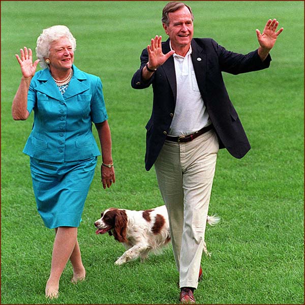 US president George H.W. Bush & Barbara Bush waving hands