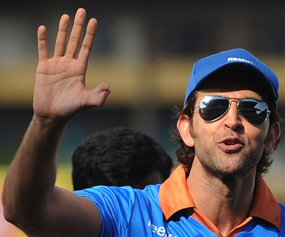 Hrithik Roshan waving hello featured with thumb.