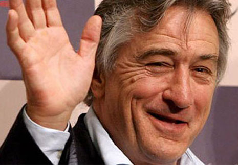 Robert de Niro's right hand palm is featured with a Sydney line.